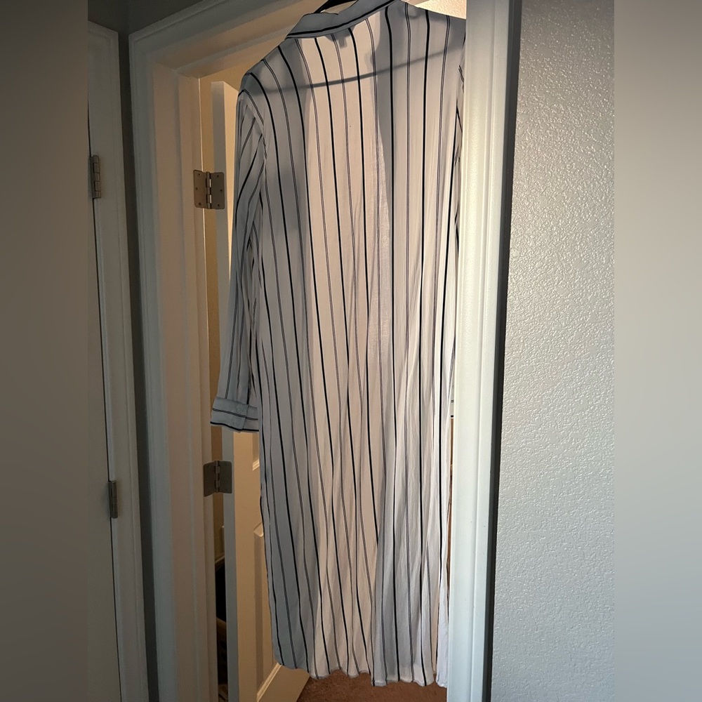 Express button down long top - Picture 2 of 4